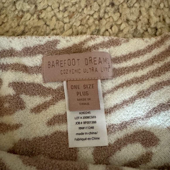 Barefoot Dream Poncho - Picture 2 of 2